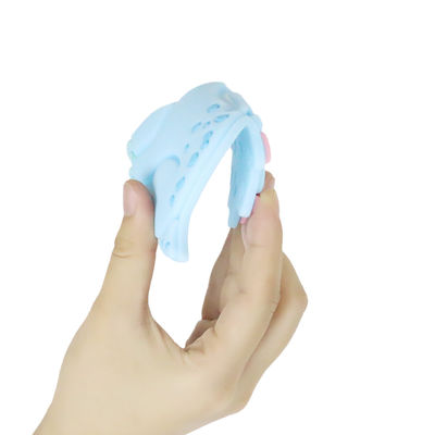 Ζωηρόχρωμη εξατομικευμένη μωρό σιλικόνη Teether με τη μορφή της Dino αλόγων προβάτων
