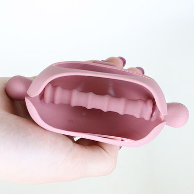 Διάφορη σιλικόνη Teether πιασιμάτων λαβών μορφής χοίρων μορφών συνήθειας για το μωρό με τα διάφορα σχέδια