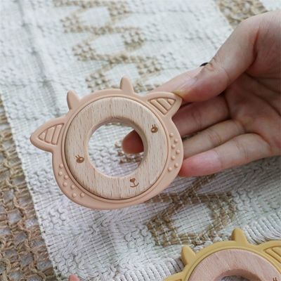 Πολυλειτουργικό Silicone Baby Teether με προσάρτημα Δοντιών ξύλινο δαχτυλίδι ζωικό μοτίβο