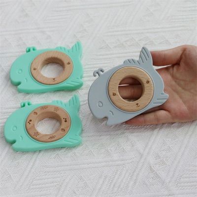 Πολυλειτουργικό Silicone Baby Teether με προσάρτημα Δοντιών ξύλινο δαχτυλίδι ζωικό μοτίβο