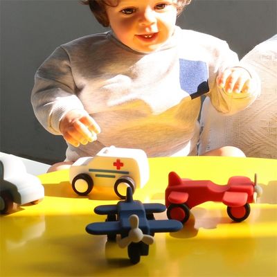 εξατομικευμένα και χονδρικά ασφαλή παιχνίδια οχημάτων από σιλικόνη για μωρά φορτηγά ασθενοφόρων μοτοσυκλέτες παιχνίδια αυτοκινήτων
